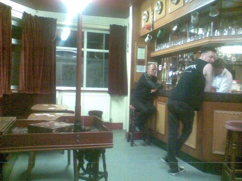 (Bar, Customers). Published on 06-06-2012 