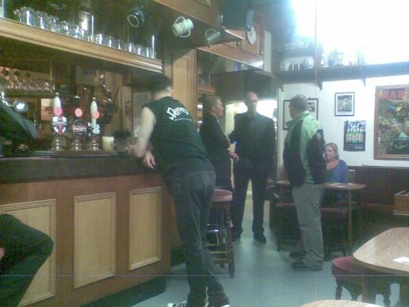 (Bar, Customers). Published on 06-06-2012 
