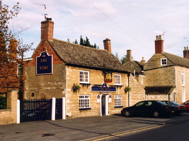 Vine Inn, Market Deeping, 2000. (Pub). Published on 15-07-2012 