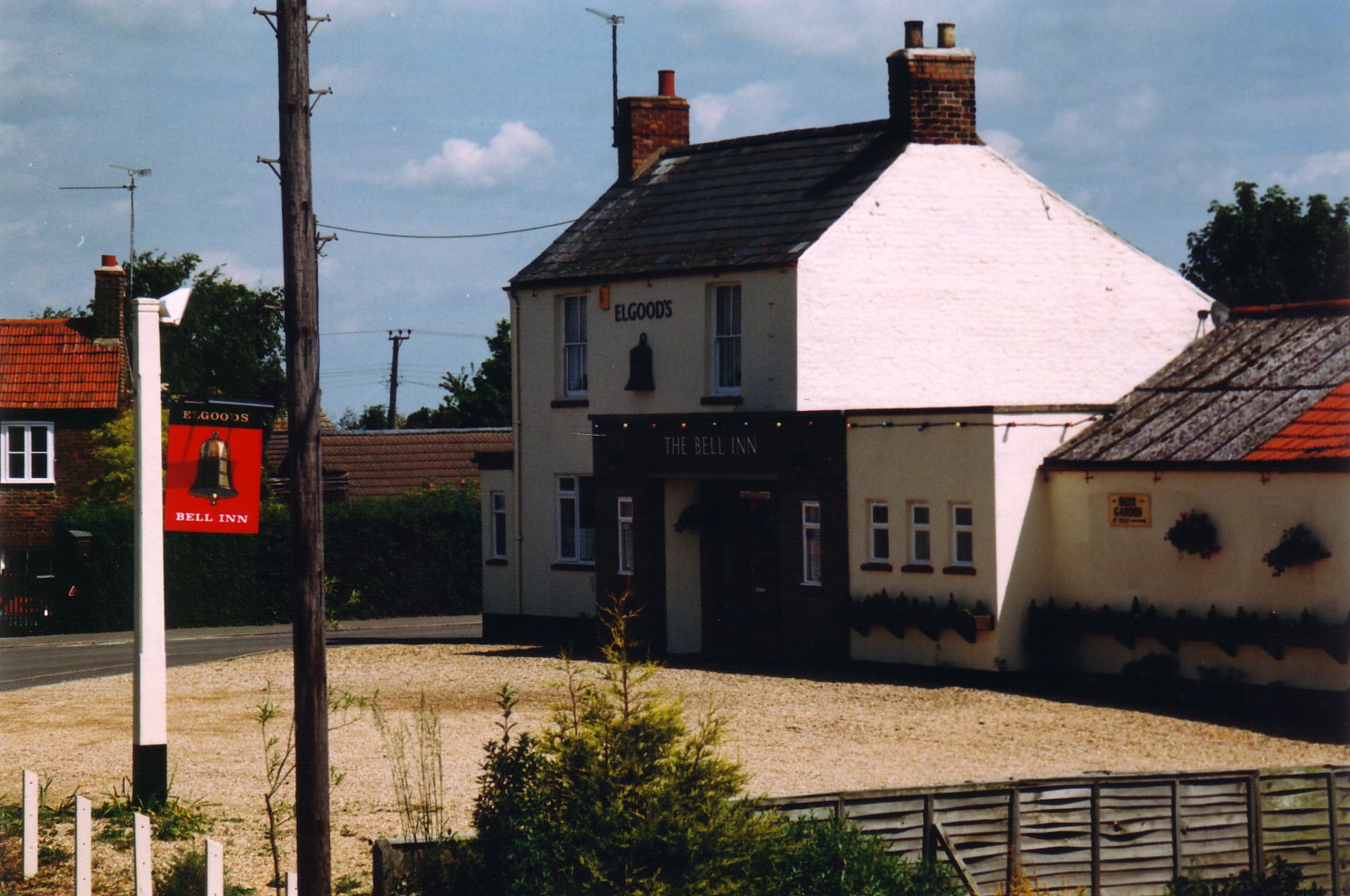Bell Inn, Murrow, 2000. (Pub, External). Published on 15-07-2012