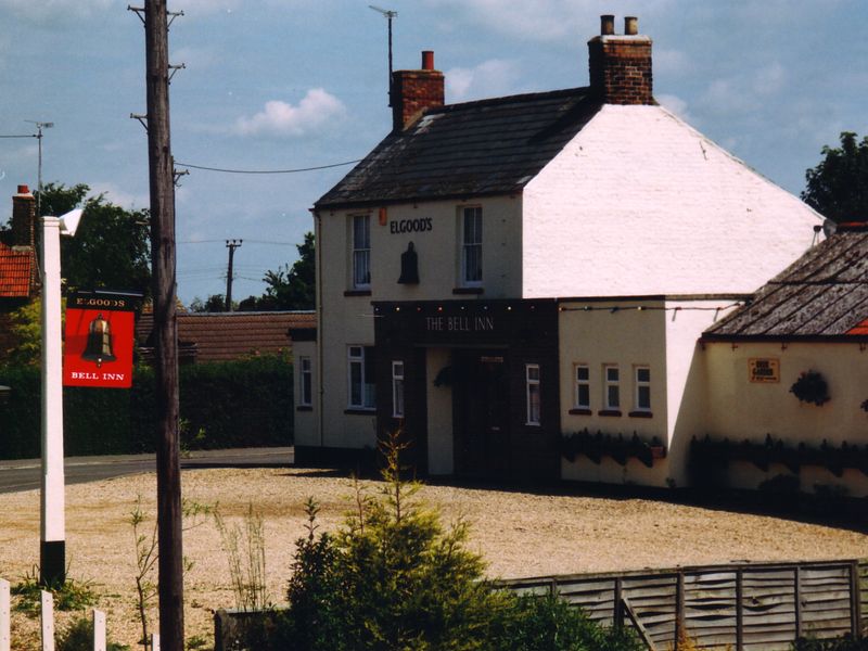 Bell Inn, Murrow, 2000. (Pub, External). Published on 15-07-2012