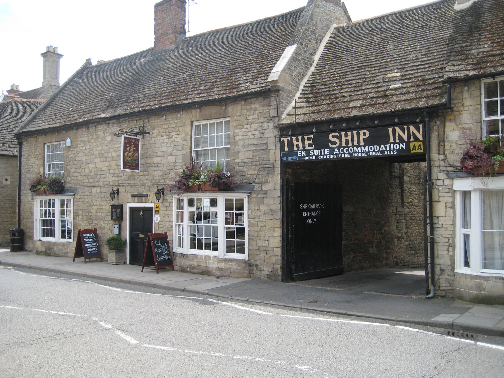 Ship Inn, Oundle, 2008. (Pub). Published on 15-07-2012