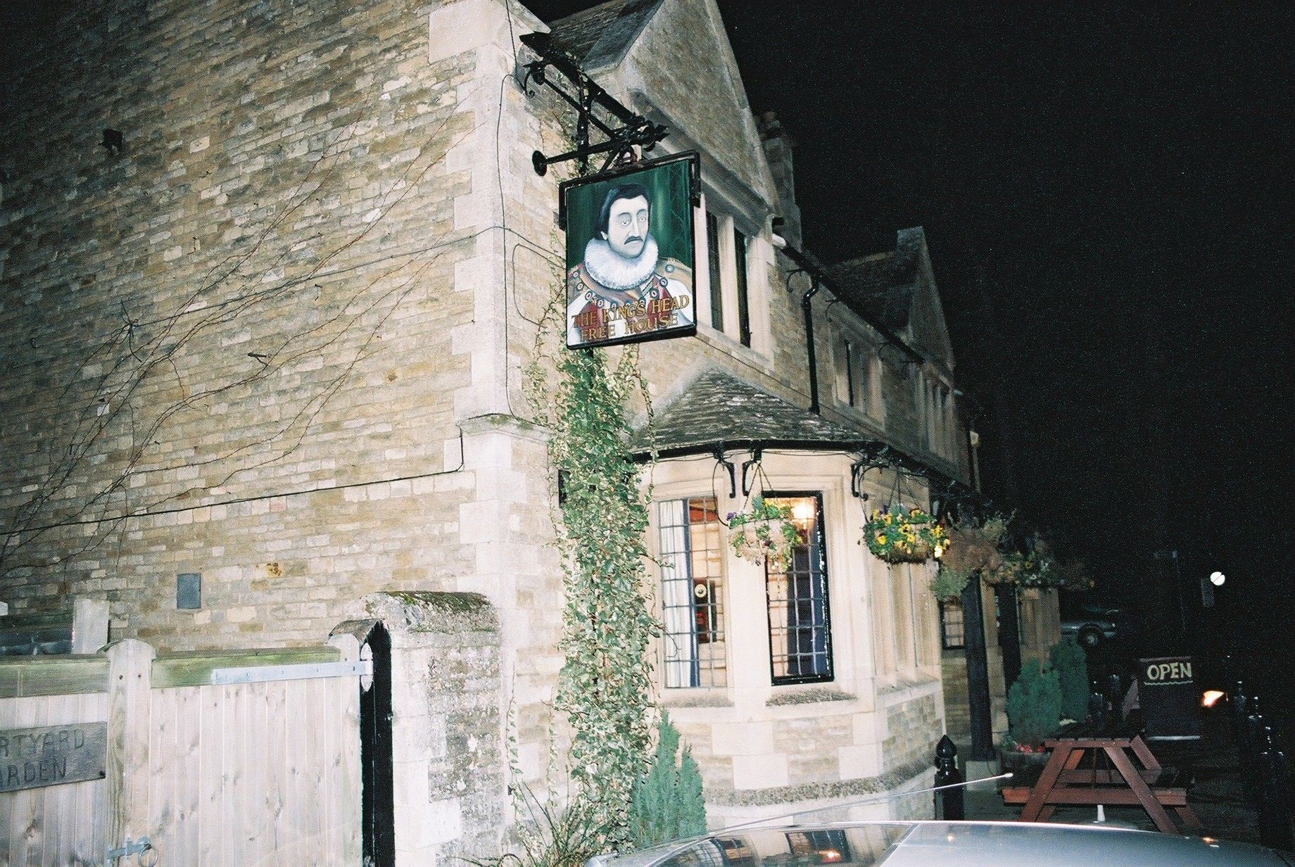 Kings Head, Apethorpe, 2004. (Pub). Published on 15-07-2012