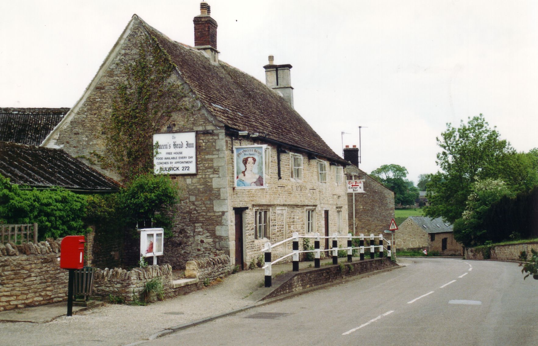 Queens Head, Bulwick, 2000. (Pub). Published on 15-07-2012