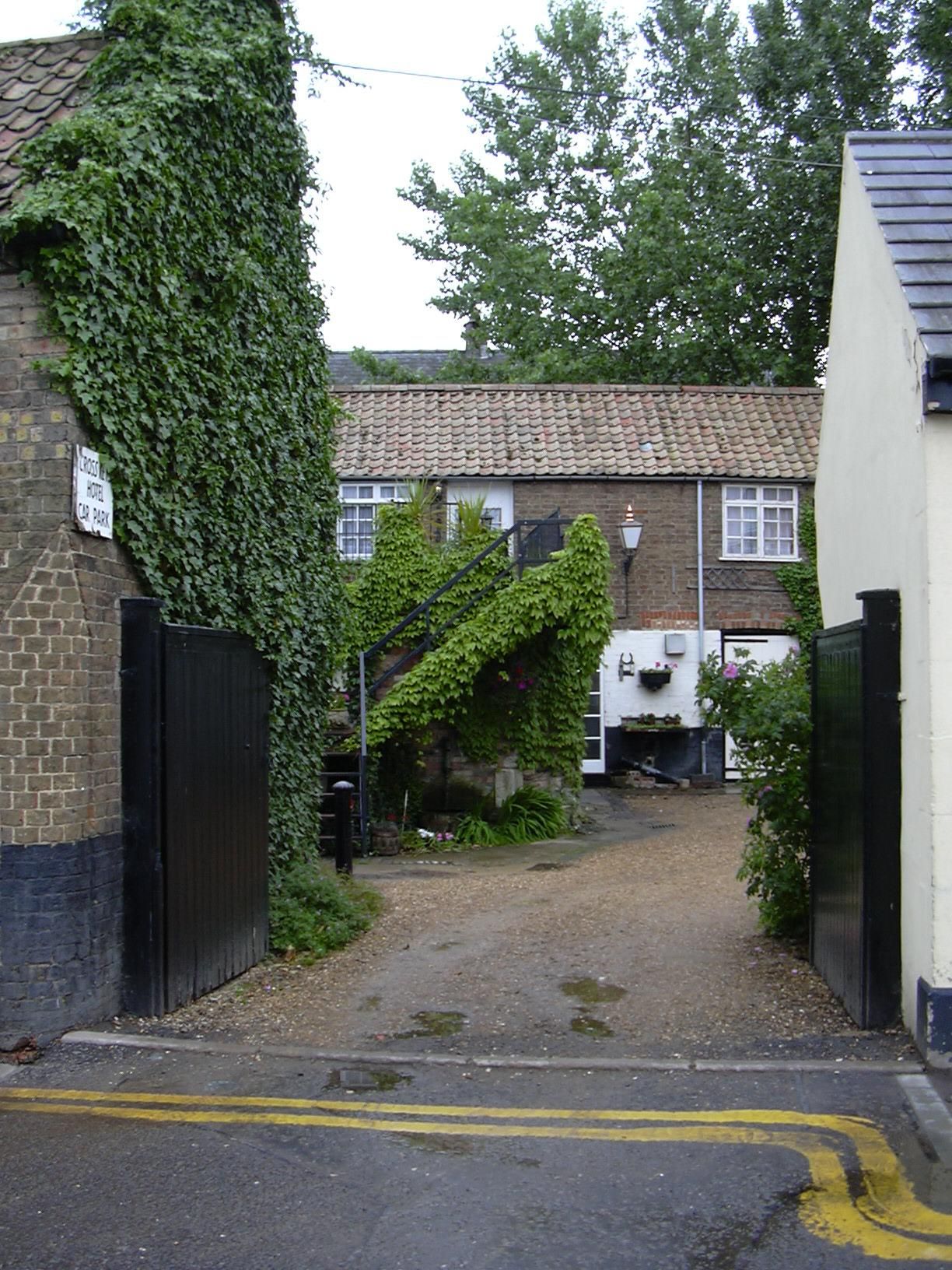 Cross Keys Hotel, Chatteris, 2003. (Pub). Published on 15-07-2012