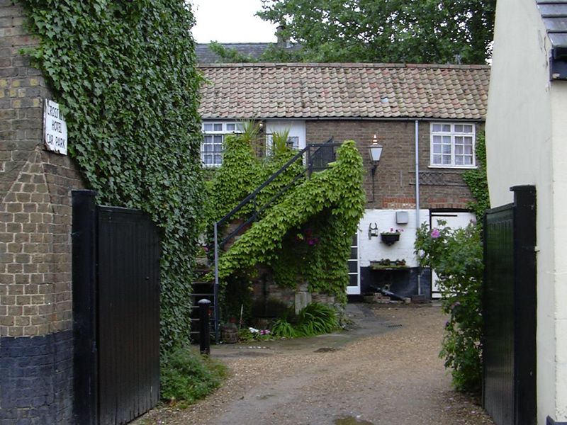 Cross Keys Hotel, Chatteris, 2003. (Pub). Published on 15-07-2012 
