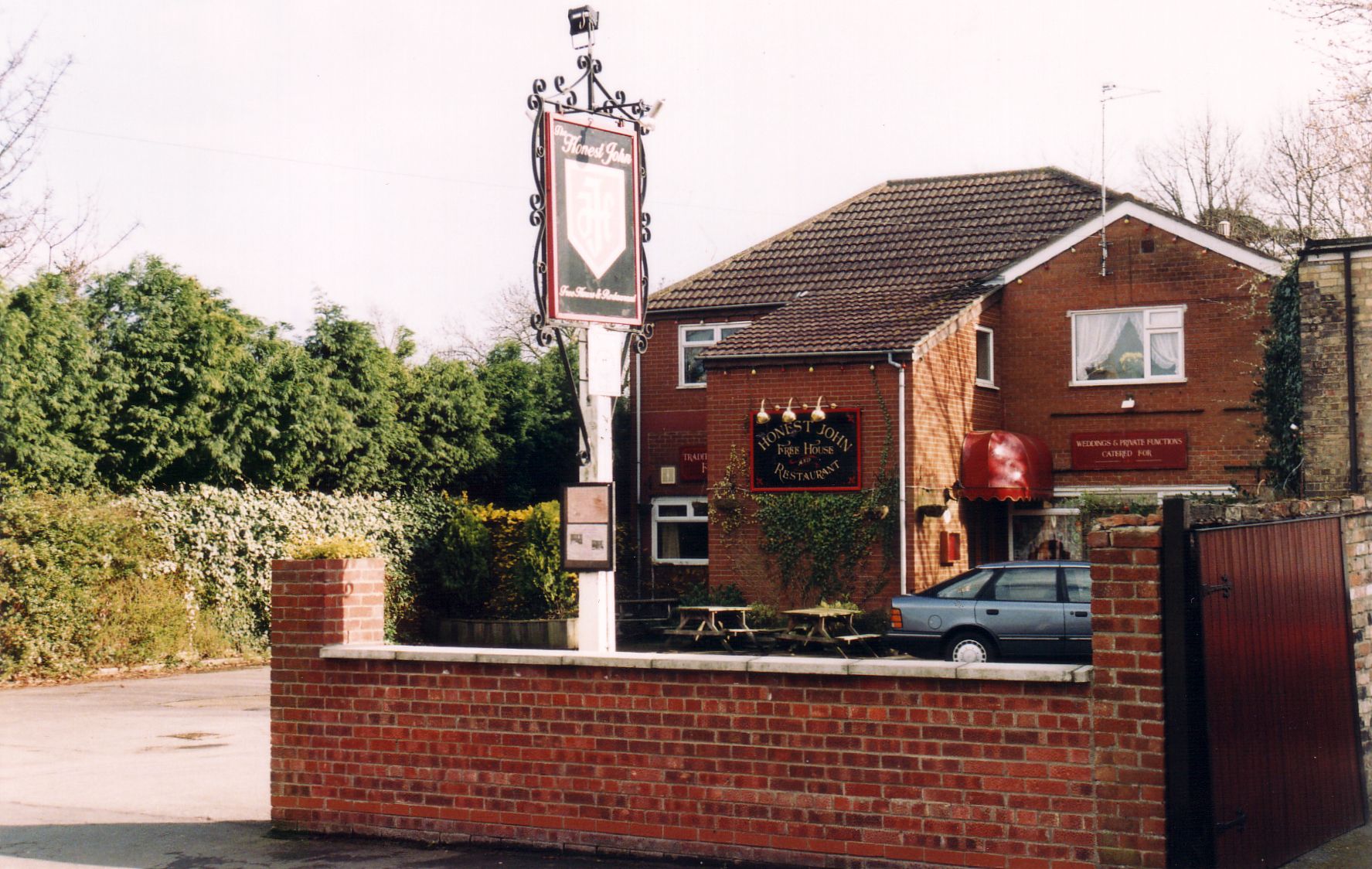 Honest John, Chatteris, 2000. (Pub). Published on 15-07-2012