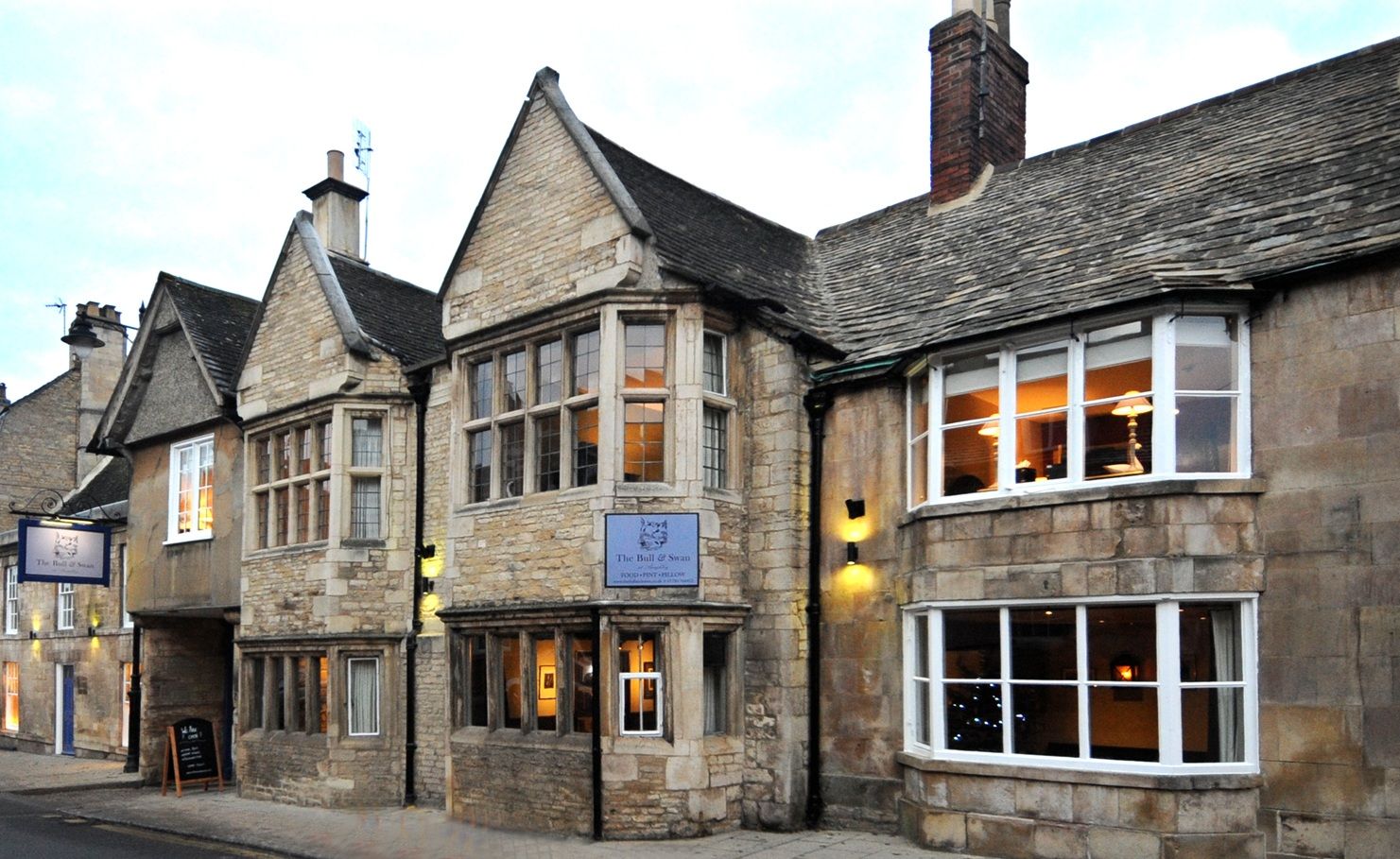 Bull and Swan - Stamford. (Pub, External, Key). Published on 02-10-2013