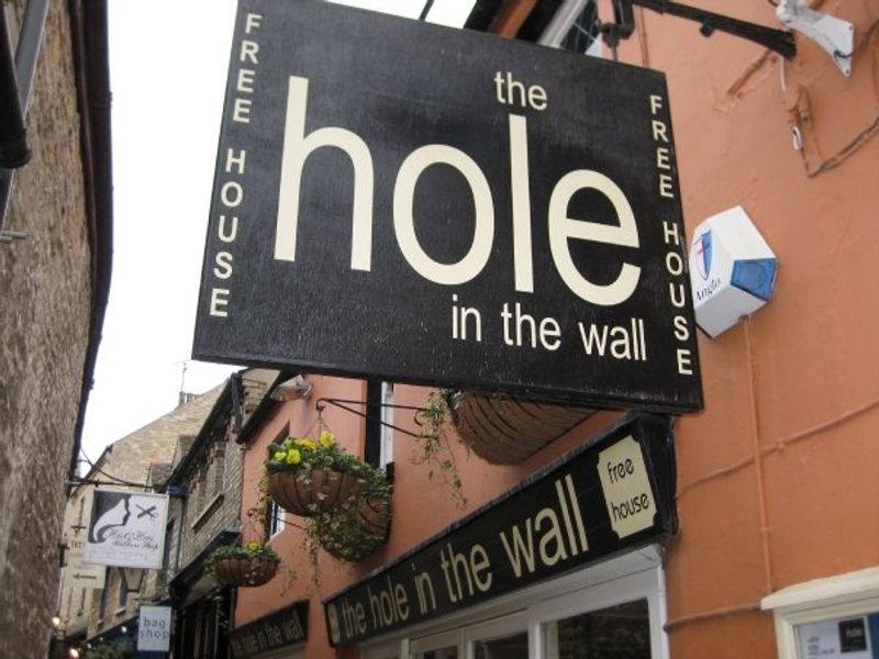 Hole In The Wall, Stamford, 2009. (Pub). Published on 15-07-2012