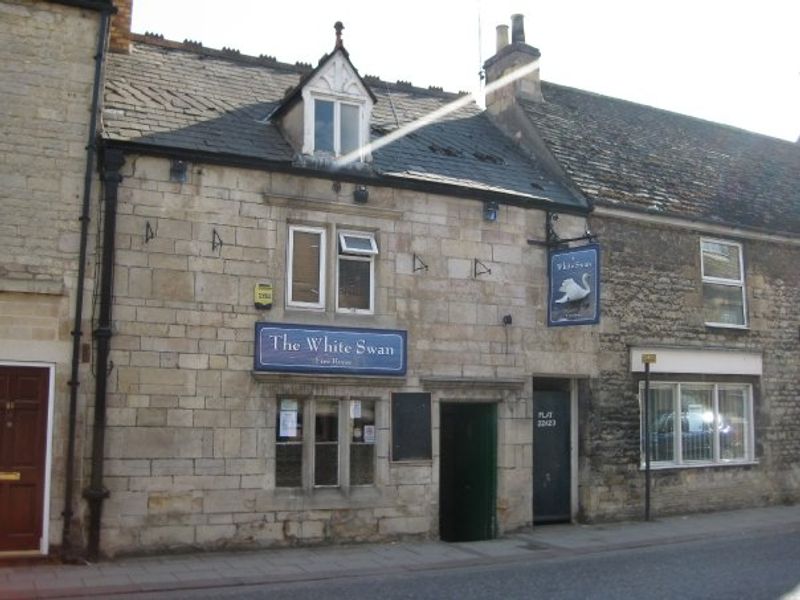 Punch Bowl, Stamford, 2009, (White Swan). (Pub). Published on 15-07-2012