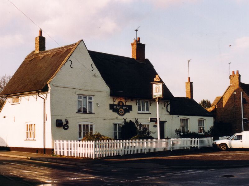Royal Oak, Yaxley, 2000. (Pub). Published on 15-07-2012
