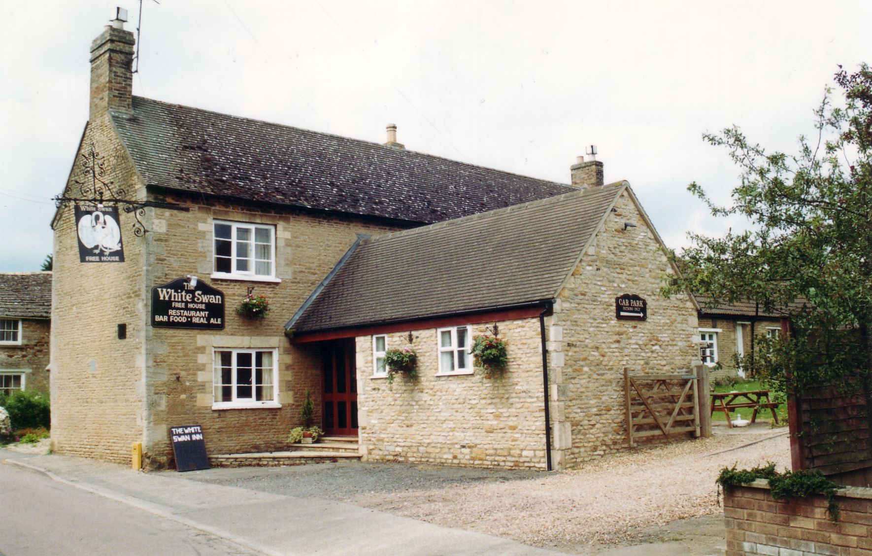 White Swan, Woodnewton, 2000. (Pub). Published on 15-07-2012