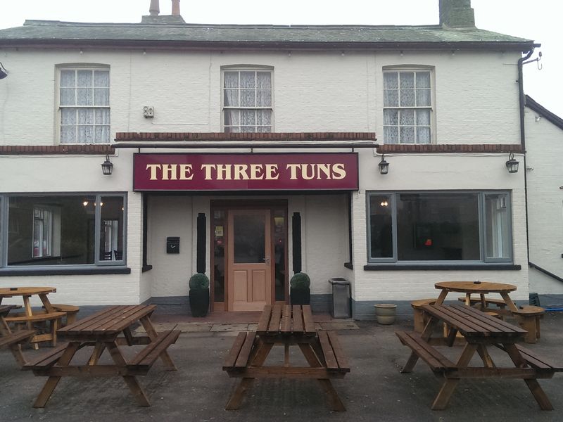 Three Tuns, Doddington, 2014. (Pub, External, Key). Published on 15-11-2014