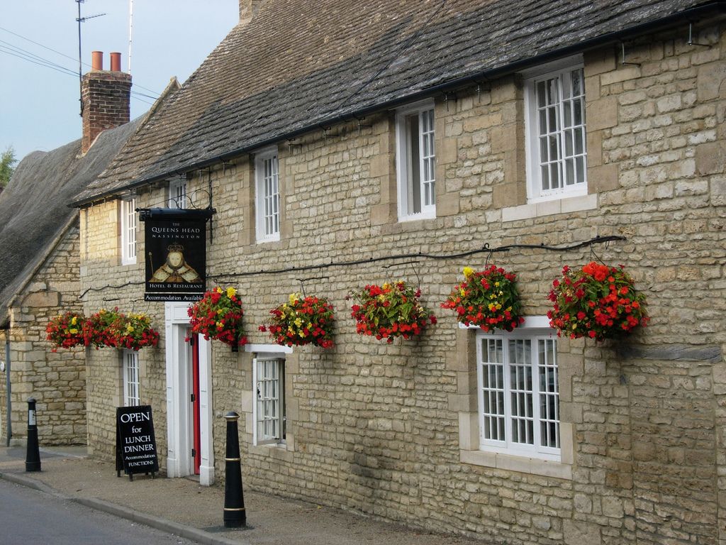 Queens Head, Nassington, 2009. (Pub). Published on 15-07-2012