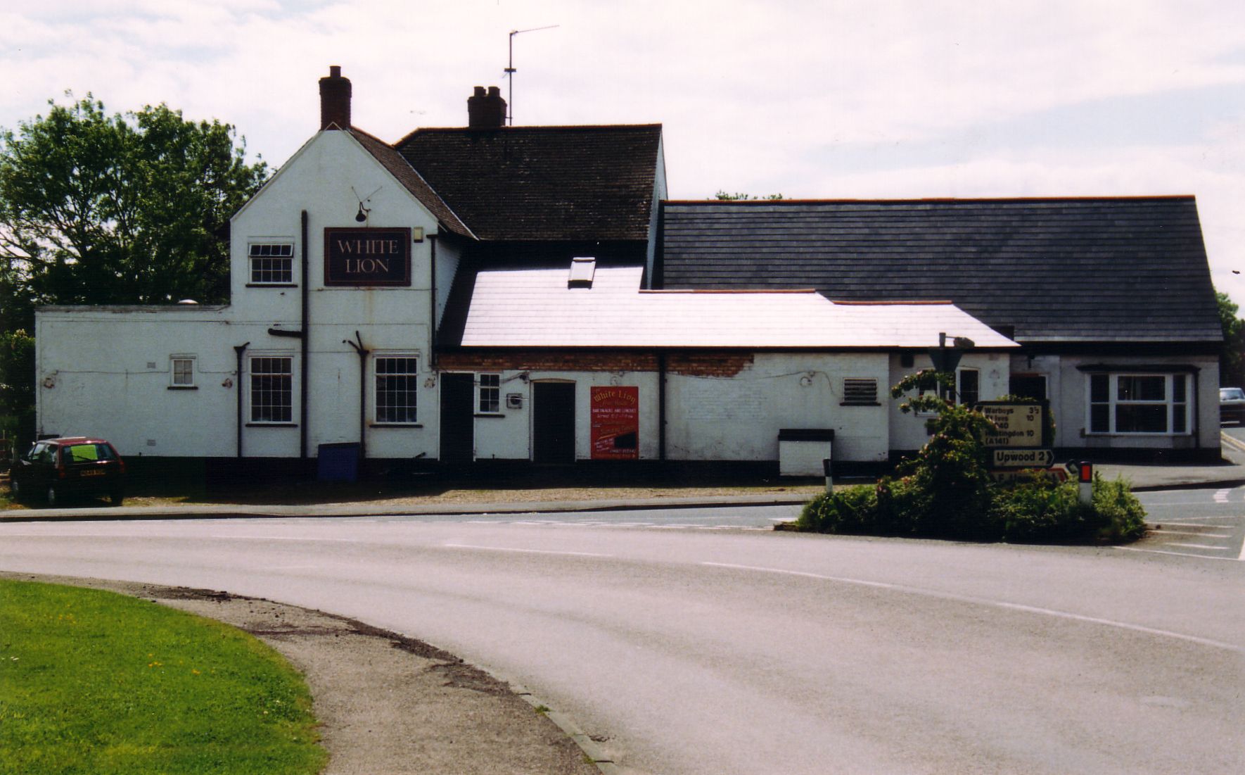 White Lion, Bury, 2000. (Pub). Published on 15-07-2012