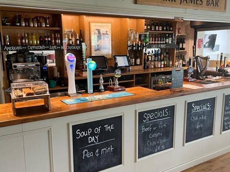 (Pub, Bar). Published on 03-07-2022 