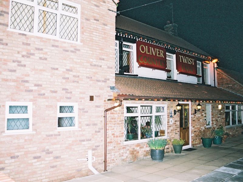 Oliver Twist, Guyhirn, 2004. (Pub, Key). Published on 15-07-2012