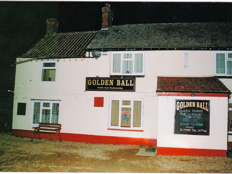 Golden Ball, Holbeach Drove, 2007. (Pub, External). Published on 15-07-2012 