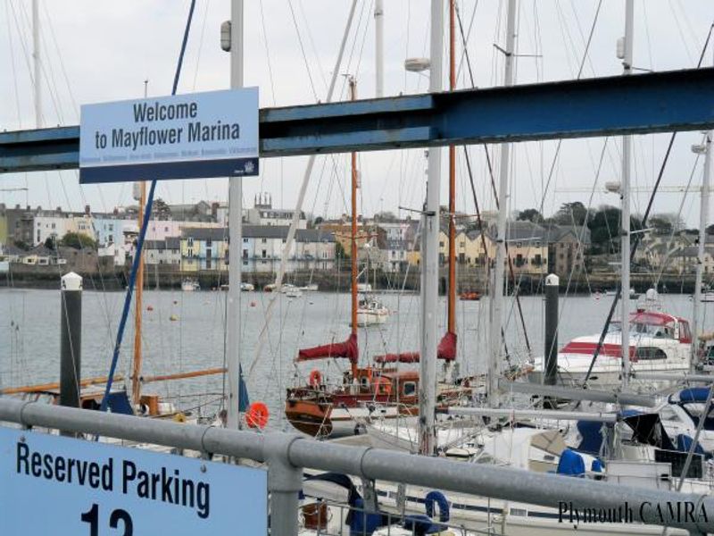 View from Mayflower Marina to Stonehouse. (Pub, Garden). Published on 05-03-2013