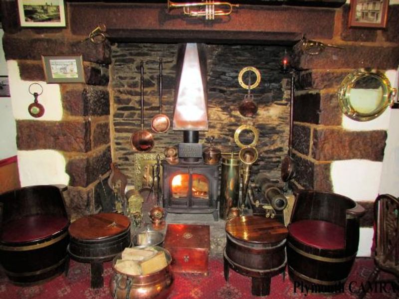 Real Fire. (Pub). Published on 27-11-2013
