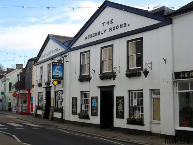 White Hart Modbury November 2012. (Pub, External). Published on 07-11-2012