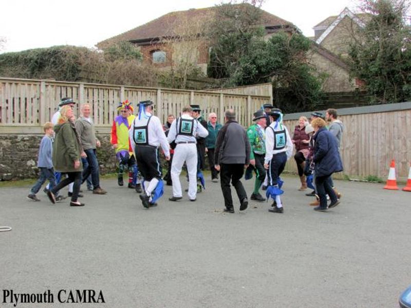 Morris Men with customers. (Pub, External, Customers). Published on 02-03-2014 