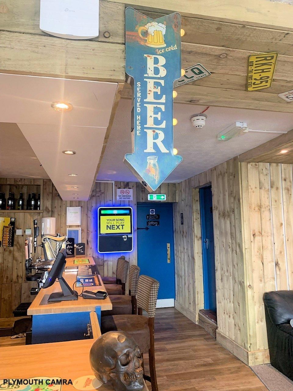 (Pub, Bar). Published on 18-04-2022