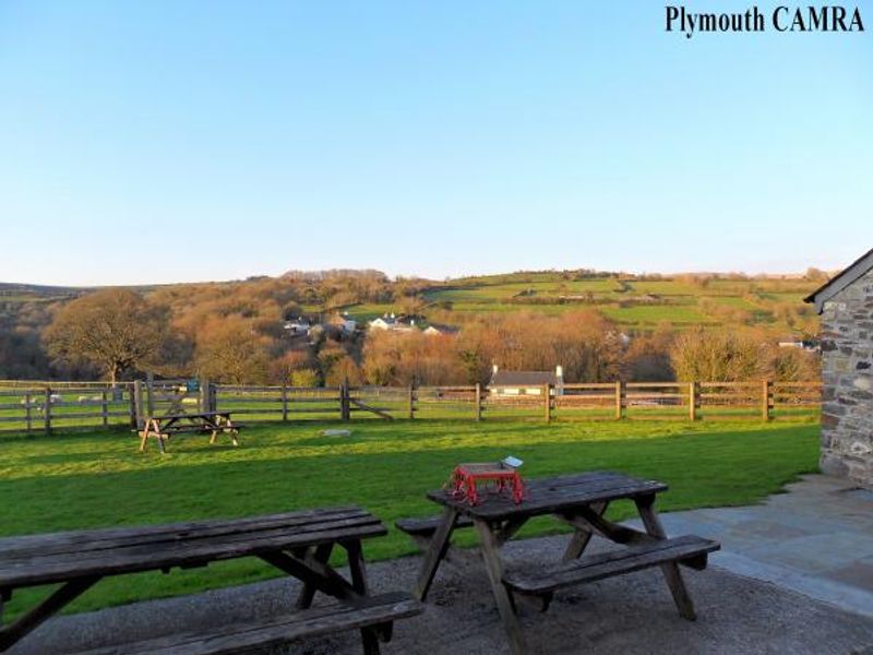 Mary Tavy Garden. (Pub, Garden). Published on 02-05-2013