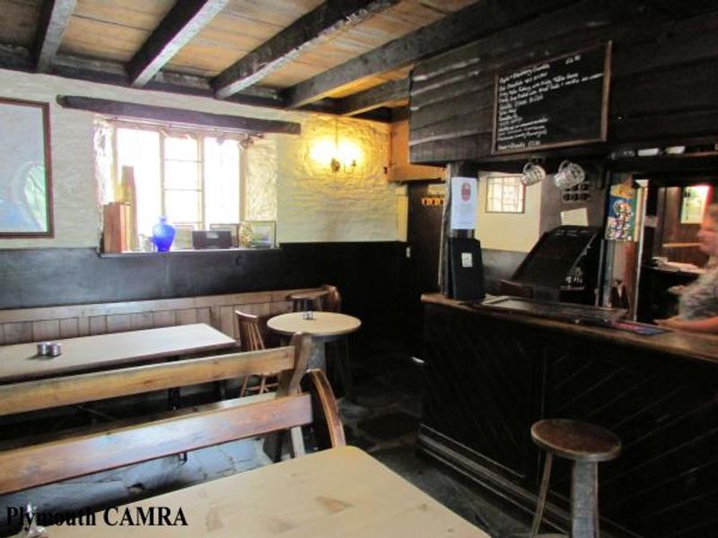 (Pub, Bar). Published on 12-09-2015