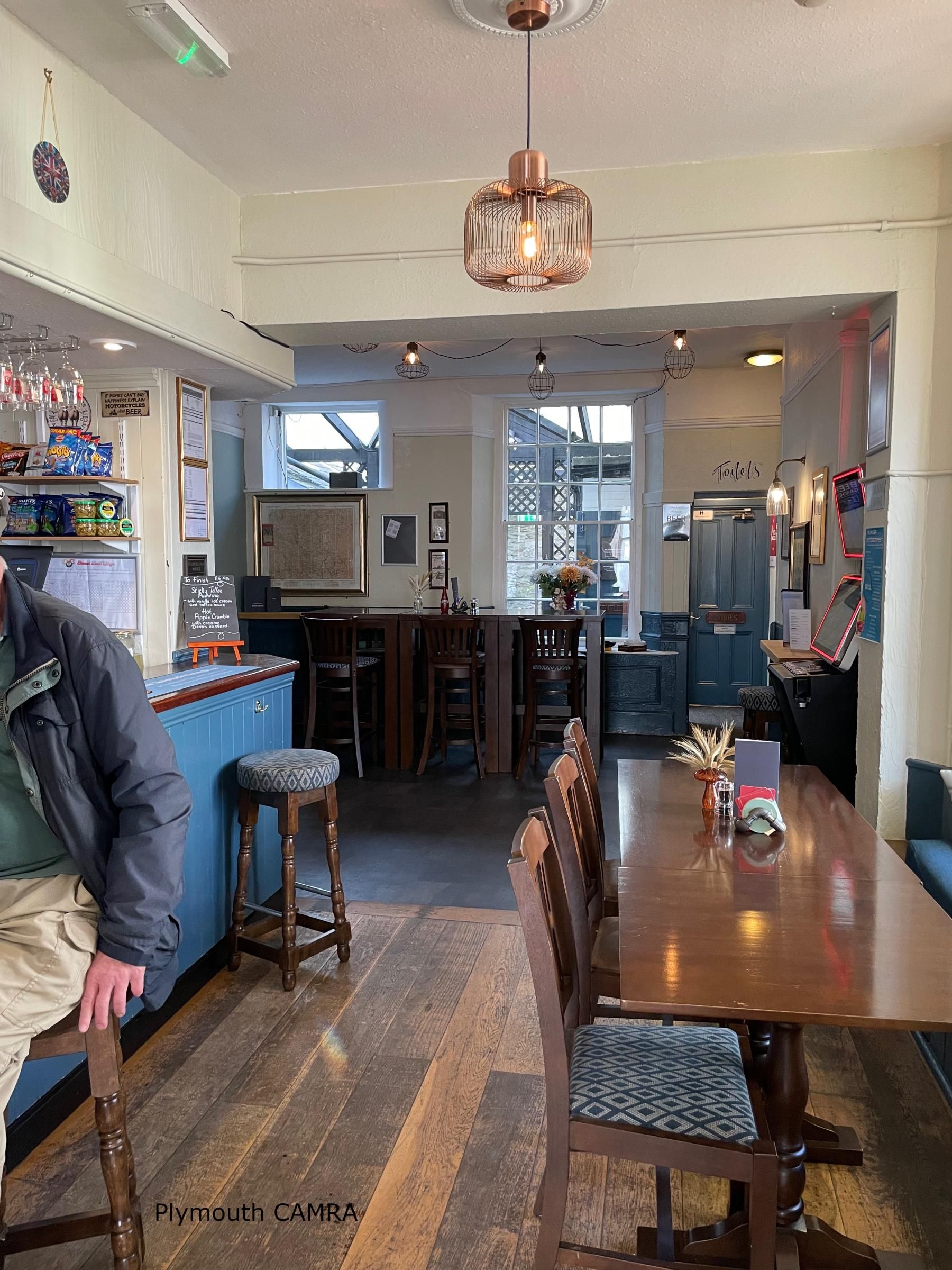 (Pub, Bar). Published on 28-10-2024