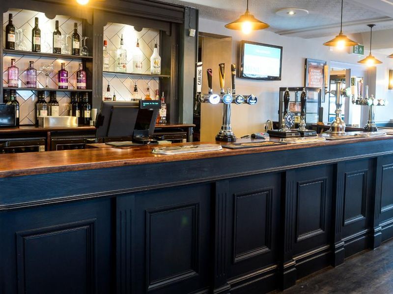 (Pub, Bar). Published on 16-12-2021