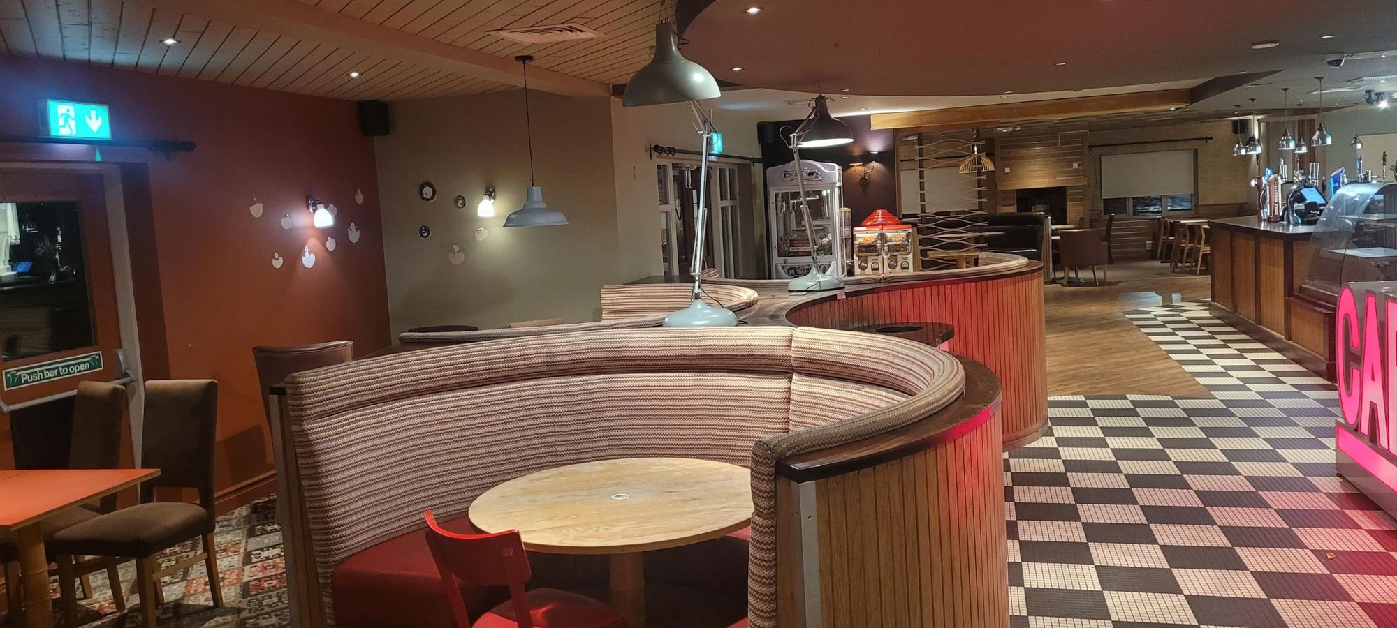 (Pub). Published on 27-10-2025