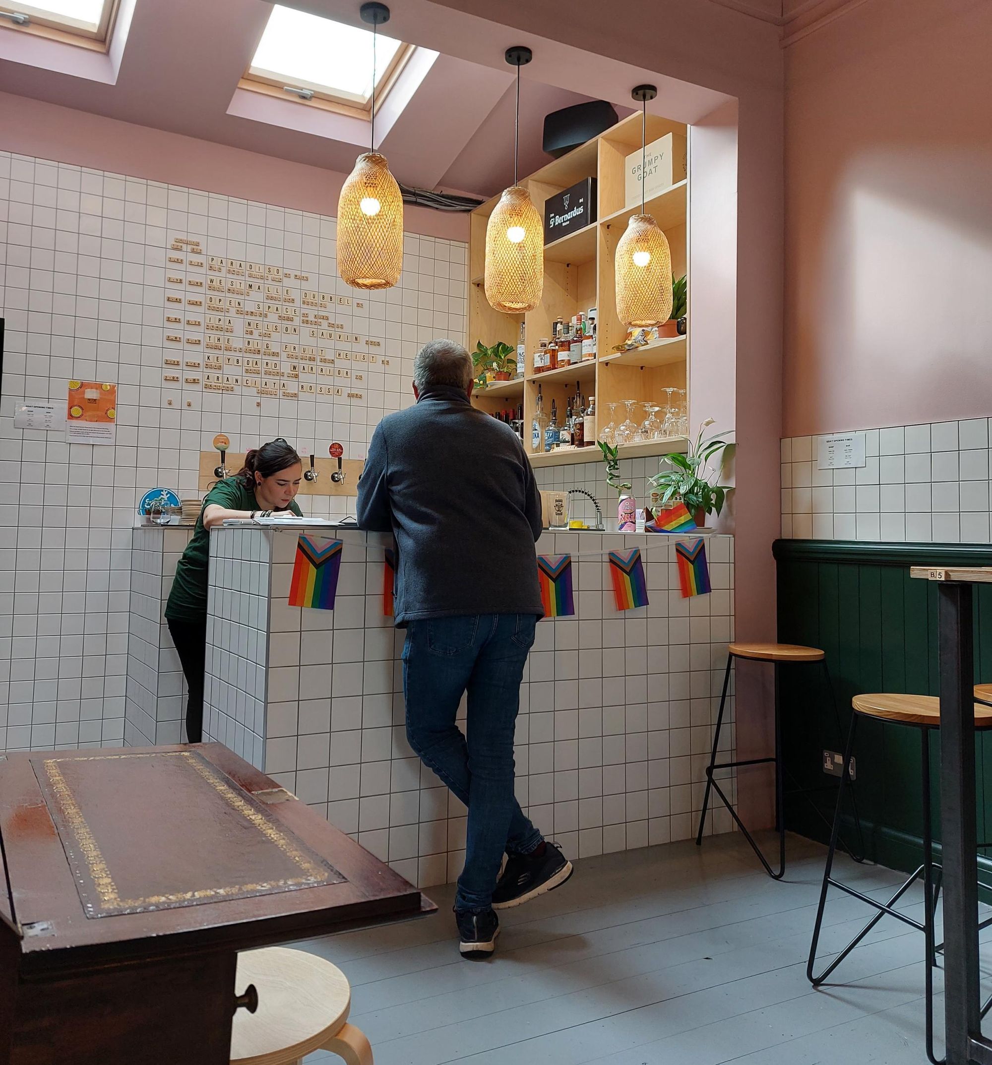 (Pub, Bar). Published on 12-09-2022