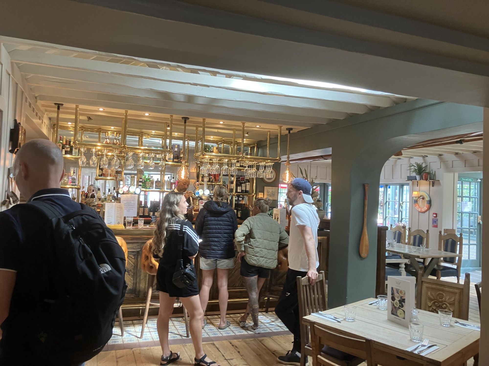 view of main bar. (Pub, Bar). Published on 25-08-2025