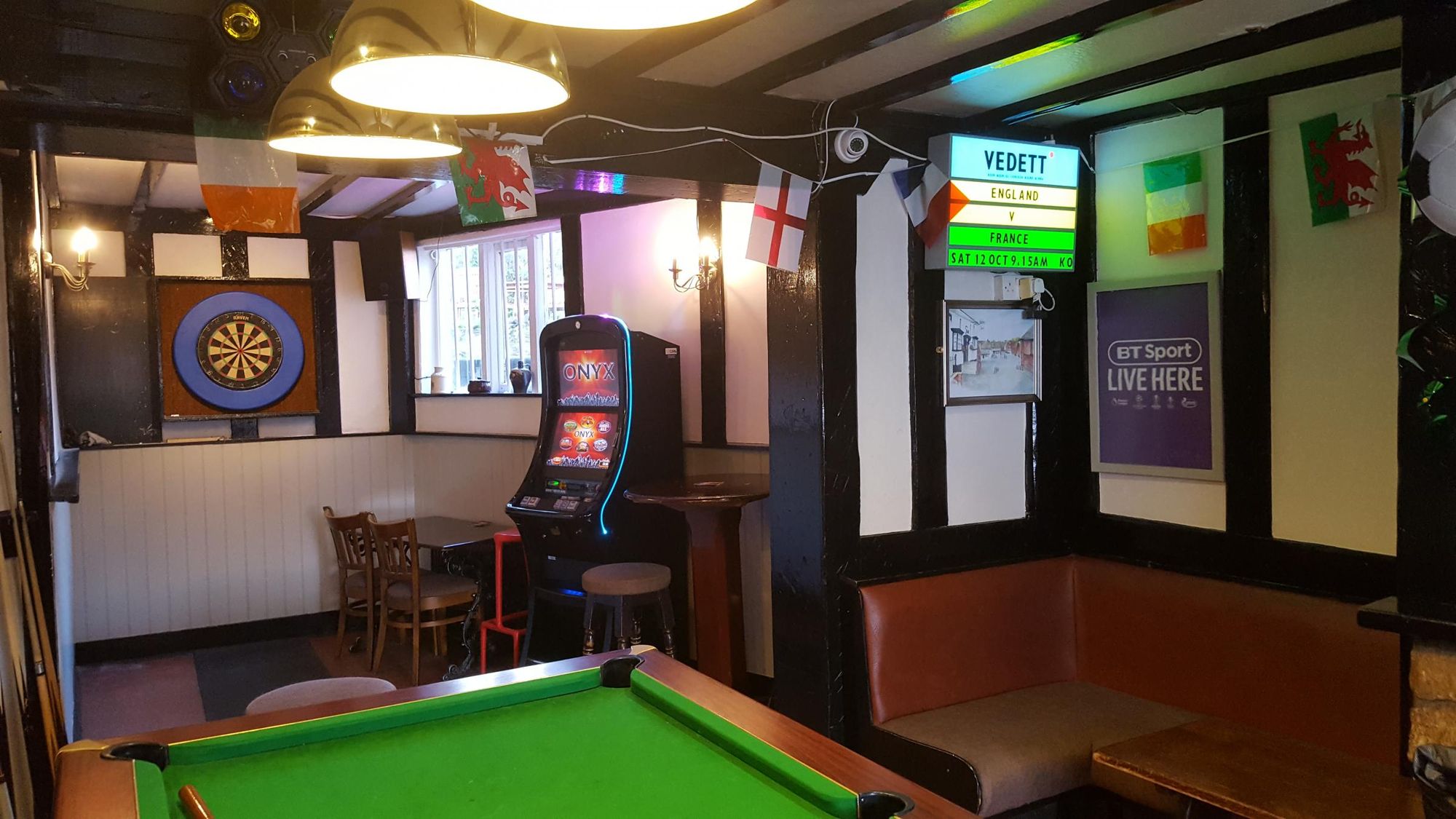 Bar with pool table. (Bar). Published on 20-10-2019