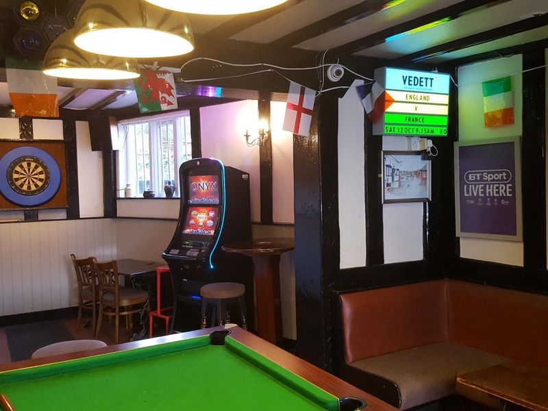 Bar with pool table. (Bar). Published on 20-10-2019