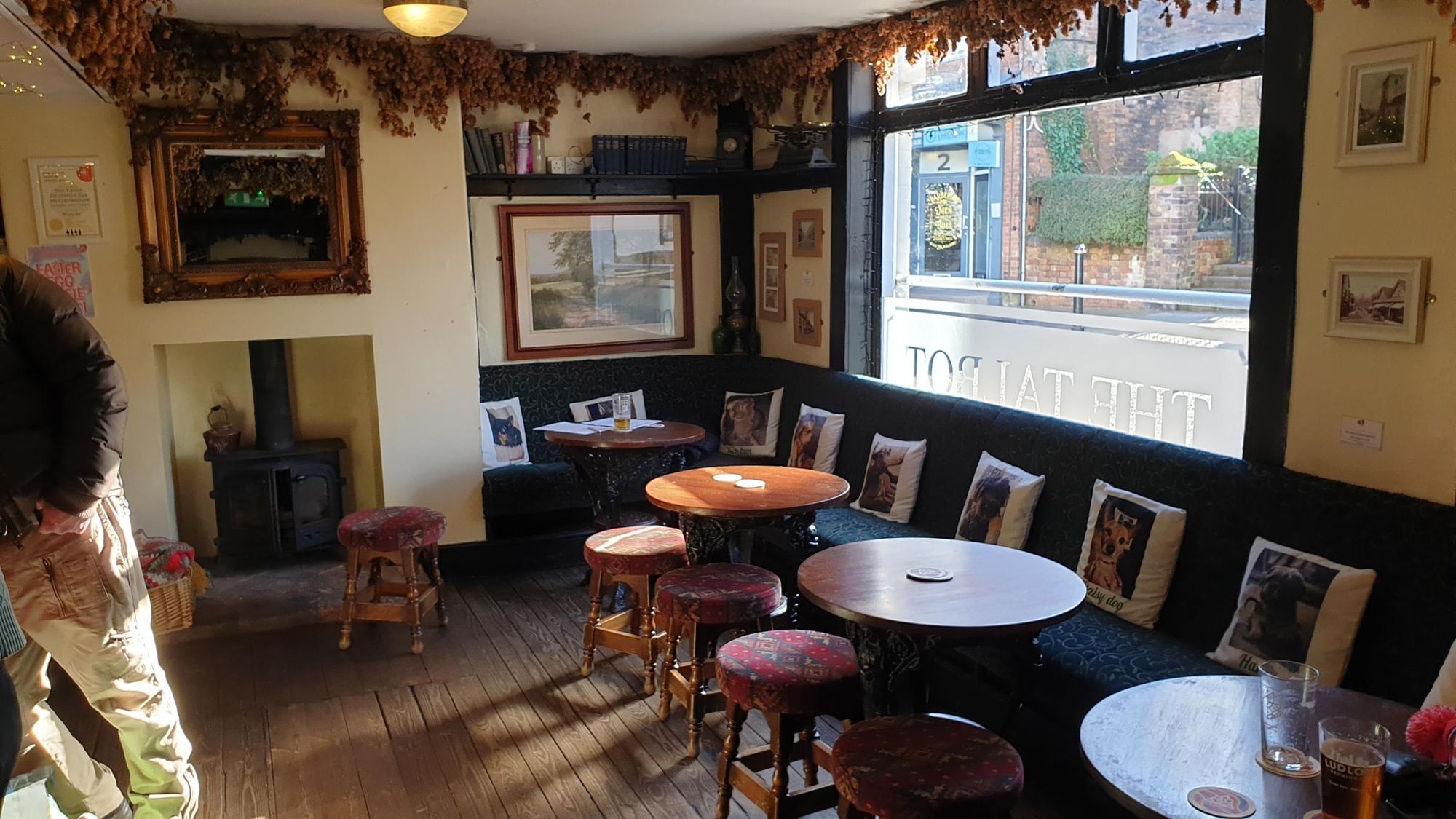 (Bar). Published on 27-02-2024