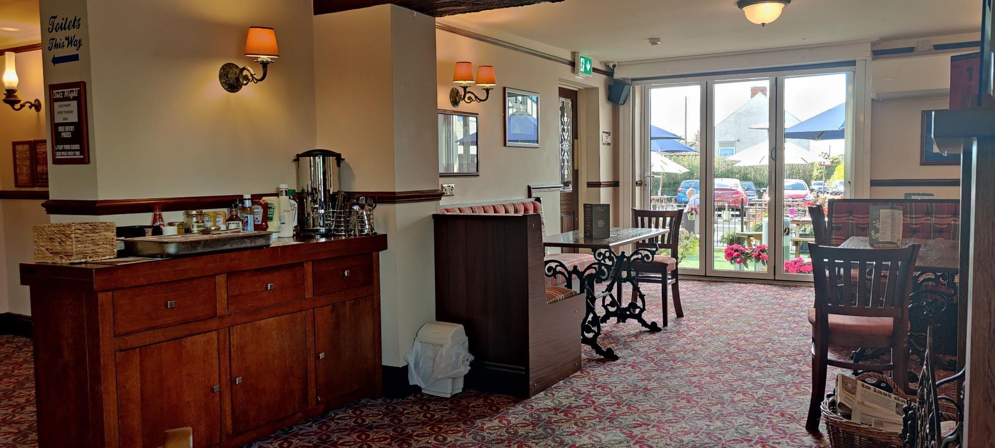 The view to the patio. (Pub, Garden). Published on 10-10-2021