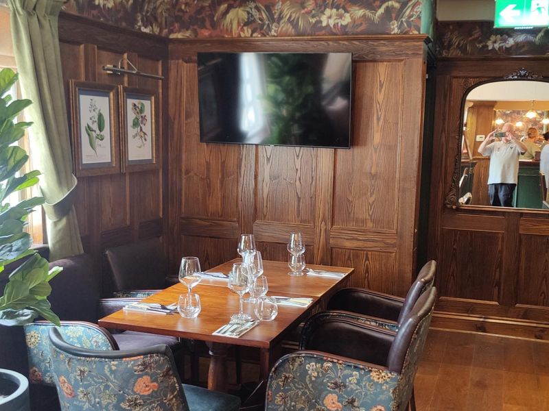 (Pub, Restaurant). Published on 26-05-2024 