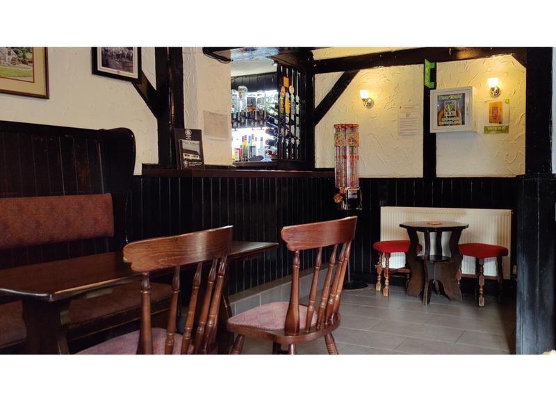 The side lounge and bar. (Bar). Published on 22-11-2022