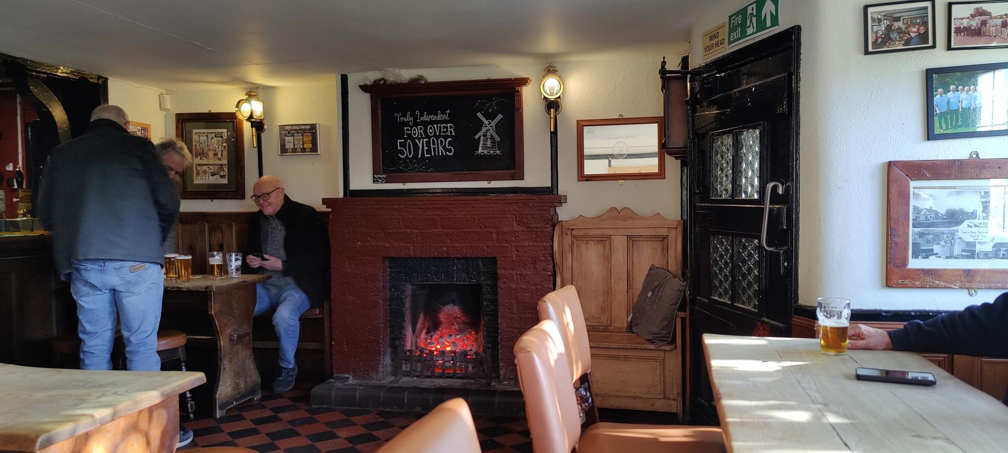(Pub, Bar, Customers). Published on 29-01-2024
