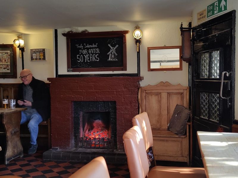 (Pub, Bar, Customers). Published on 29-01-2024 
