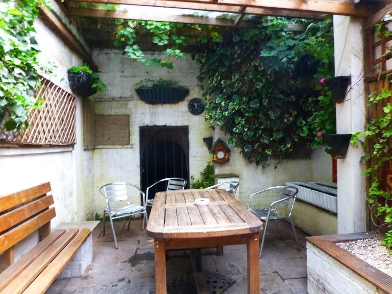 Garden 1. (Pub). Published on 19-07-2017