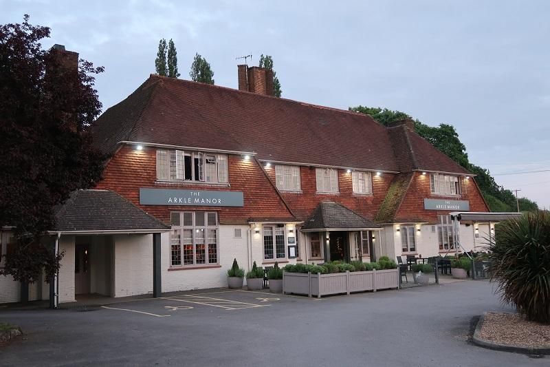 Outside. (Pub, Key). Published on 01-06-2018