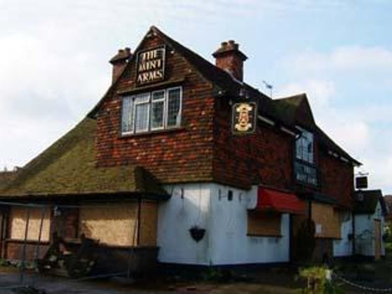 Outside. (Pub, Key). Published on 28-05-2006