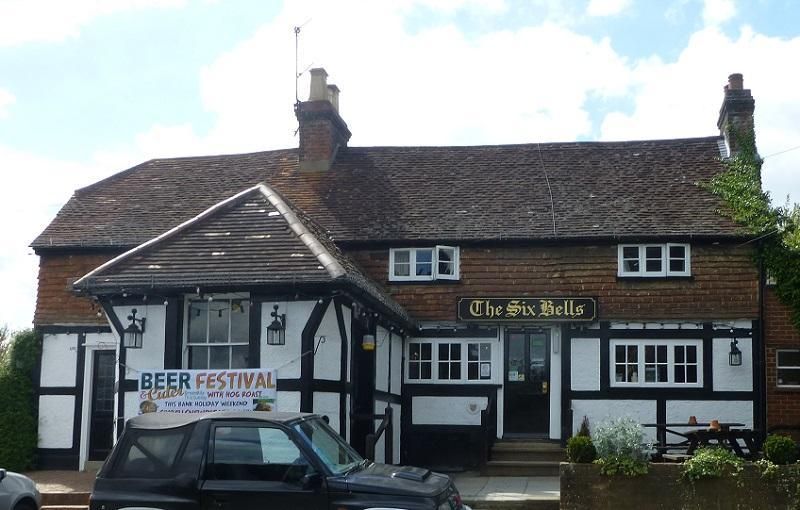Outside. (Pub, Key). Published on 30-06-2017