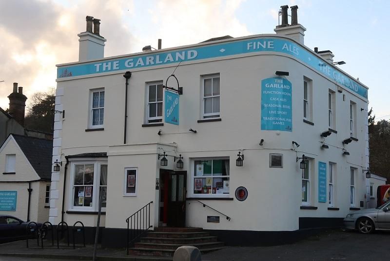 Outside. (Pub, Key). Published on 01-08-2020