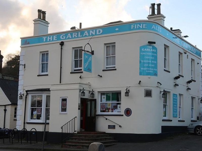 Outside. (Pub, Key). Published on 01-08-2020