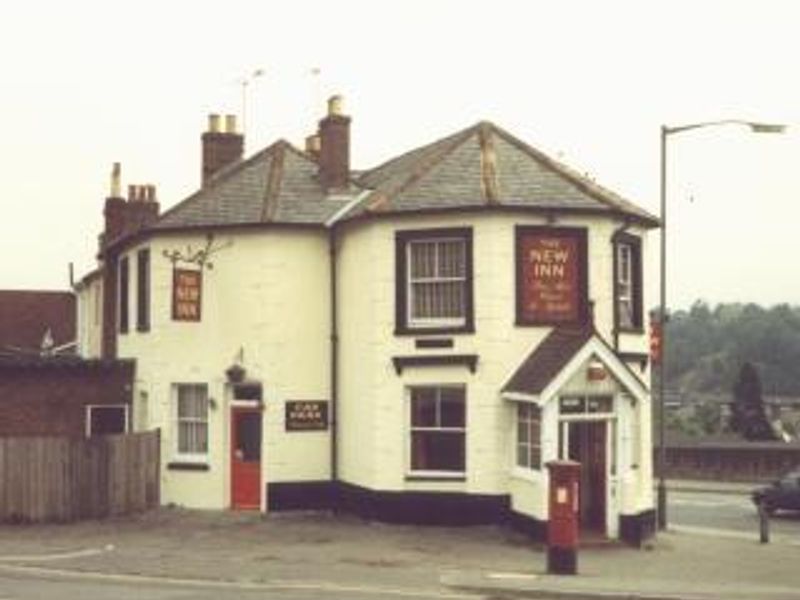 Outside. (Pub, Key). Published on 29-05-2006