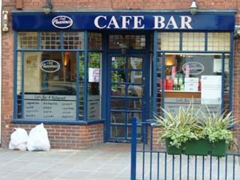 Outside. (Pub, Key). Published on 27-05-2006